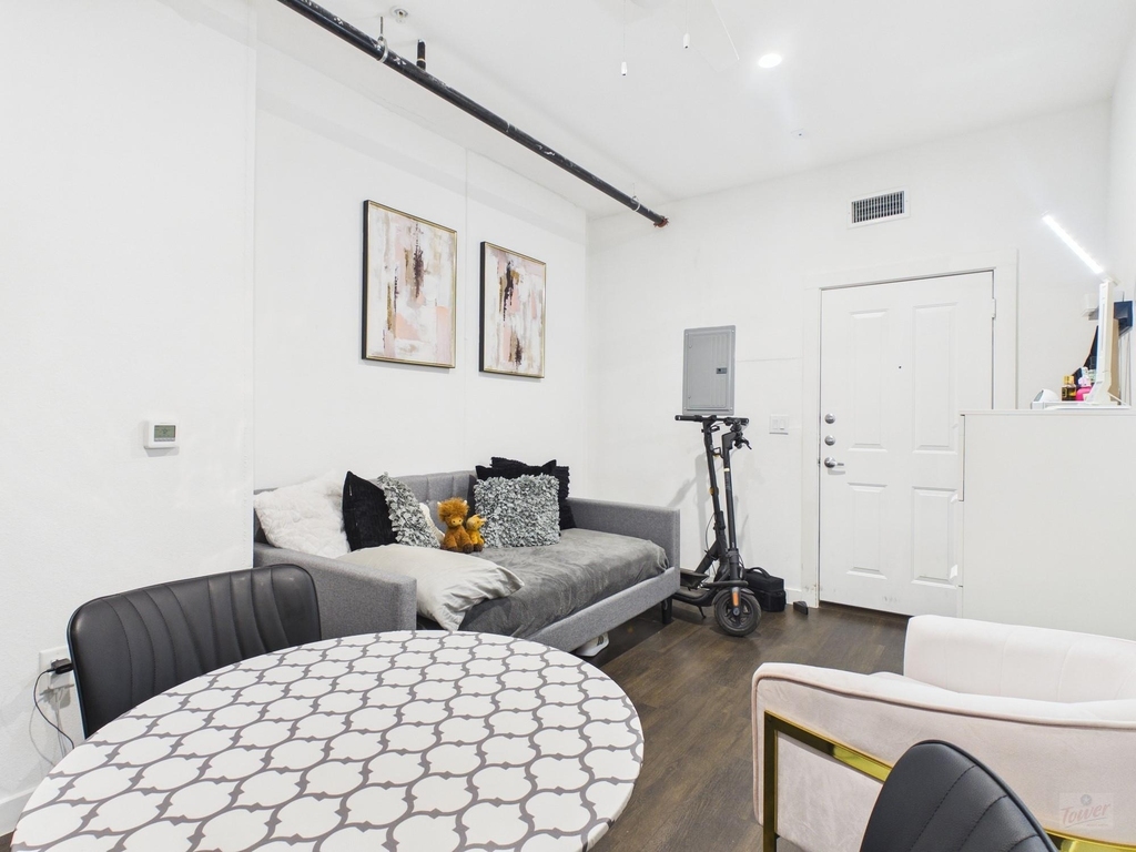 1010 W 26th St - Photo 1