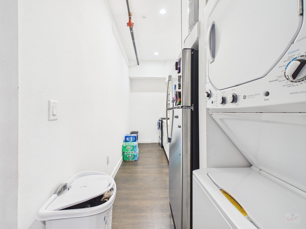1010 W 26th St - Photo 2