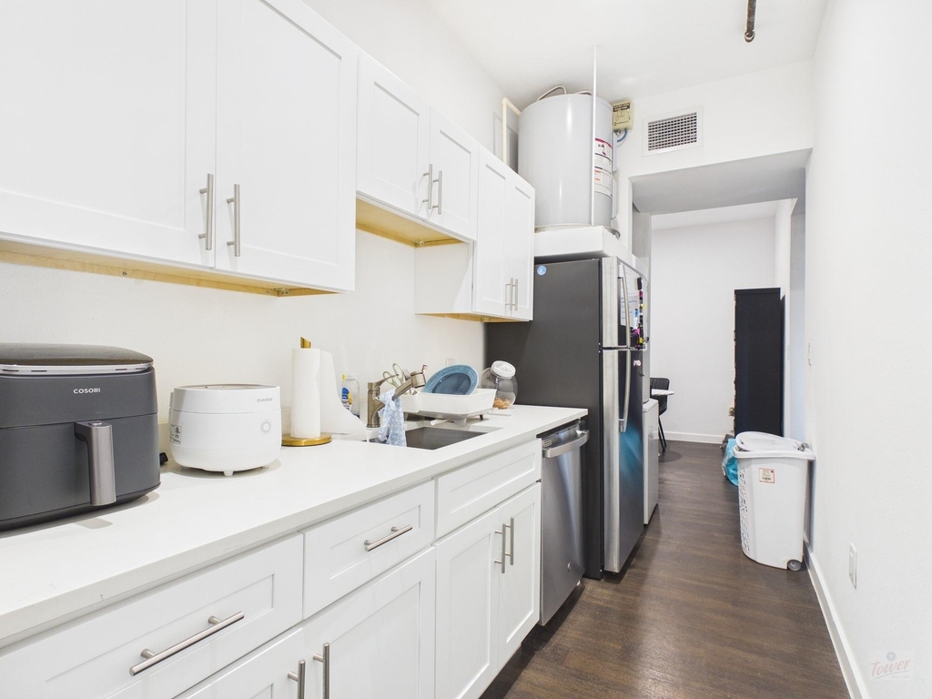 1010 W 26th St - Photo 4