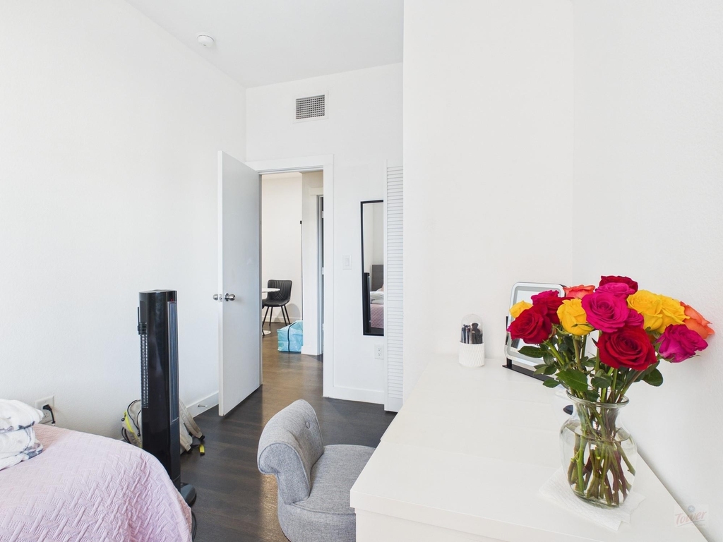 1010 W 26th St - Photo 6