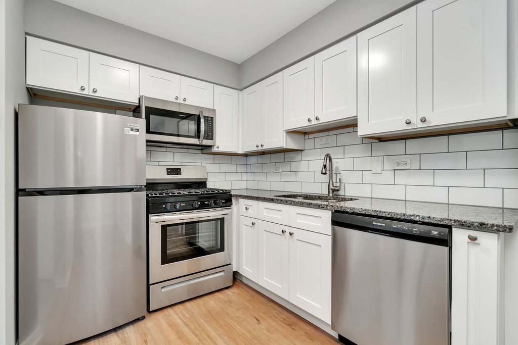 909 Plainfield Road - Photo 3