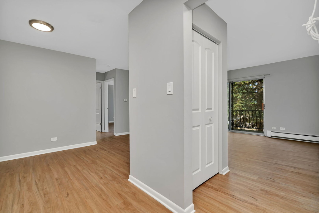 909 Plainfield Road - Photo 4