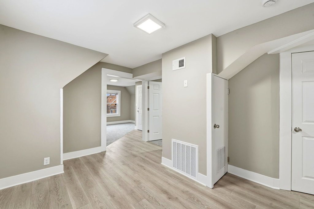 1217 N Harding Avenue - Photo 4
