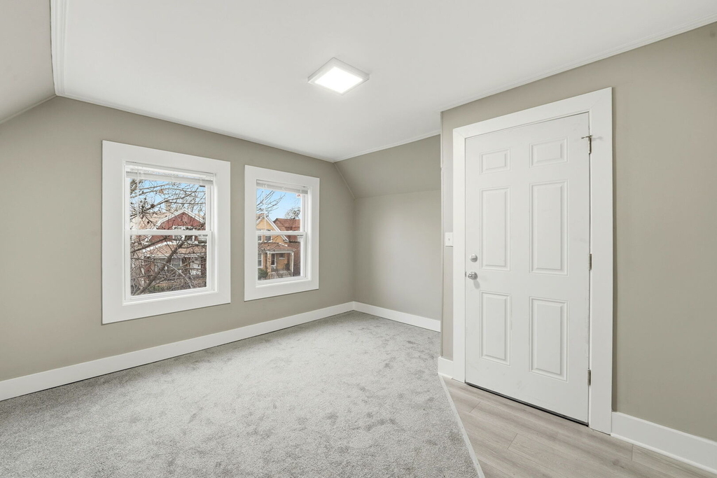 1217 N Harding Avenue - Photo 2