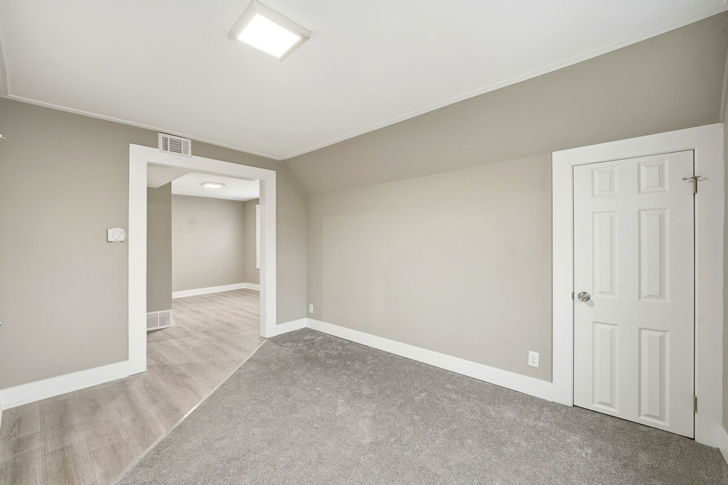 1217 N Harding Avenue - Photo 1