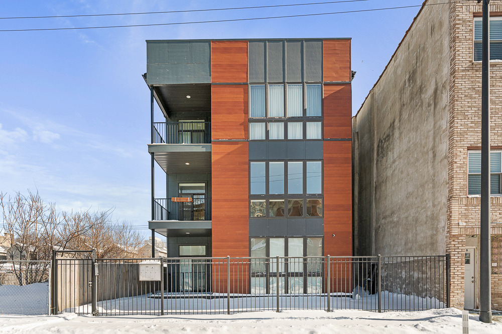 3655 S Indiana Avenue - Photo 0