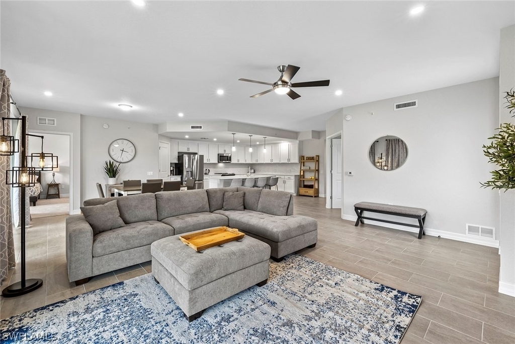 172 Indies Drive E - Photo 2