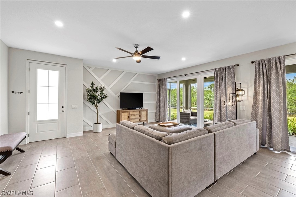 172 Indies Drive E - Photo 5