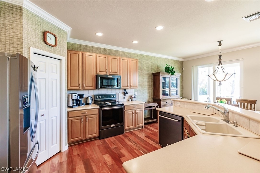 7859 Berkshire Pines Drive - Photo 11