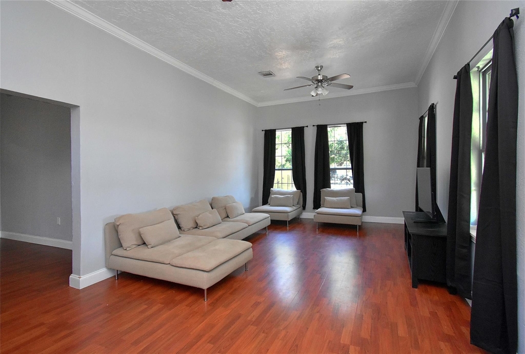 504 Green Street - Photo 3