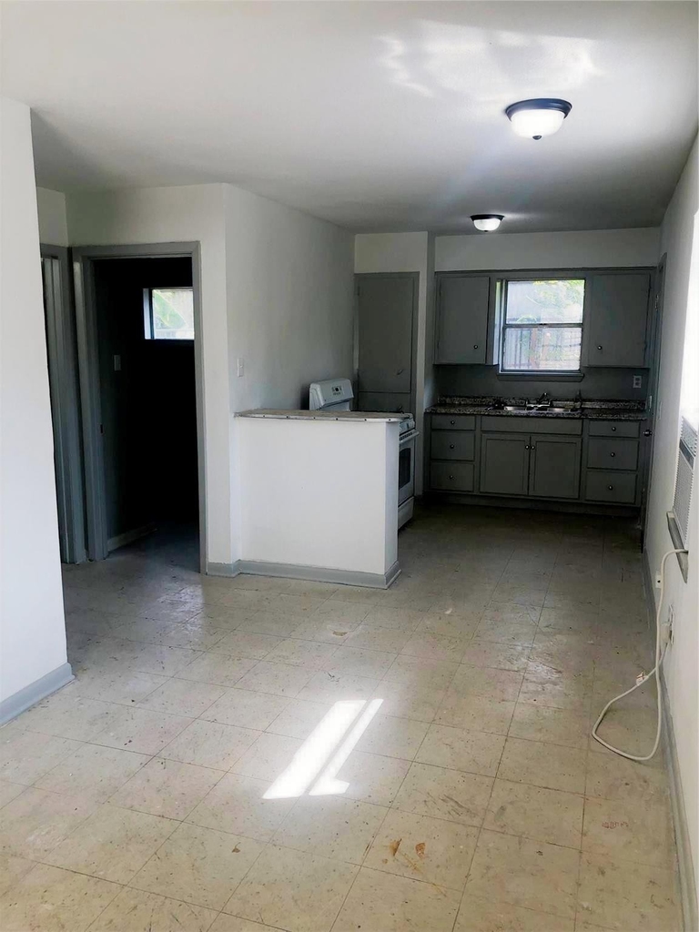 404 James Street - Photo 3