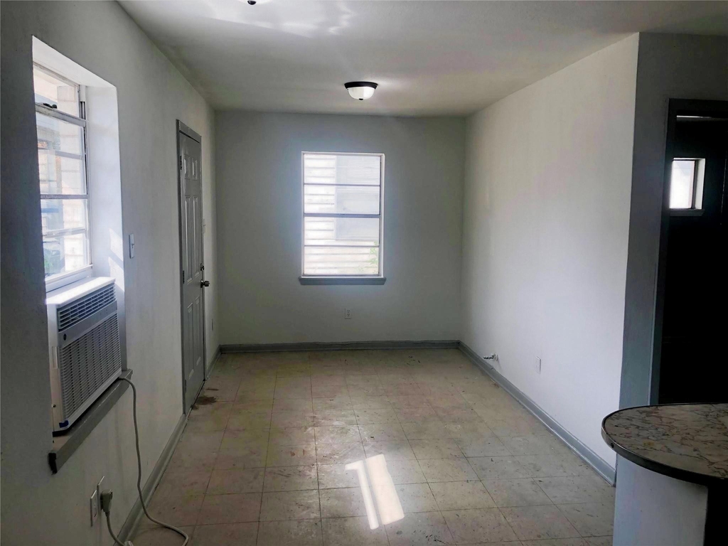 404 James Street - Photo 4