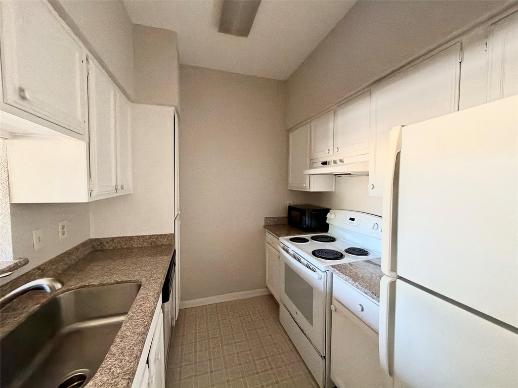 728 Bering Drive - Photo 4
