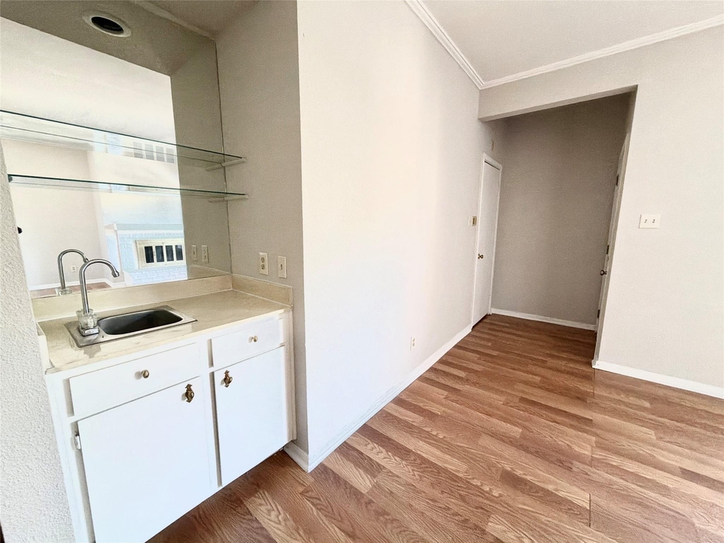 728 Bering Drive - Photo 2