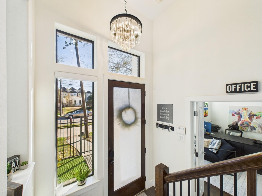 1404 Spring Street - Photo 3