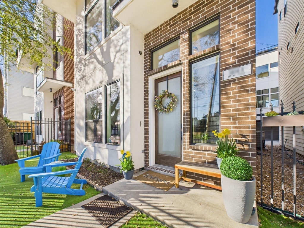 1404 Spring Street - Photo 2