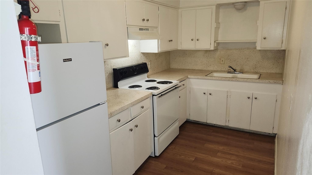 105 Avondale Street - Photo 0