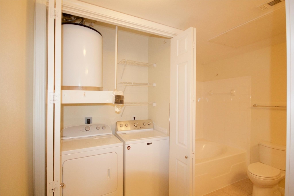 7575 Kirby Drive - Photo 3