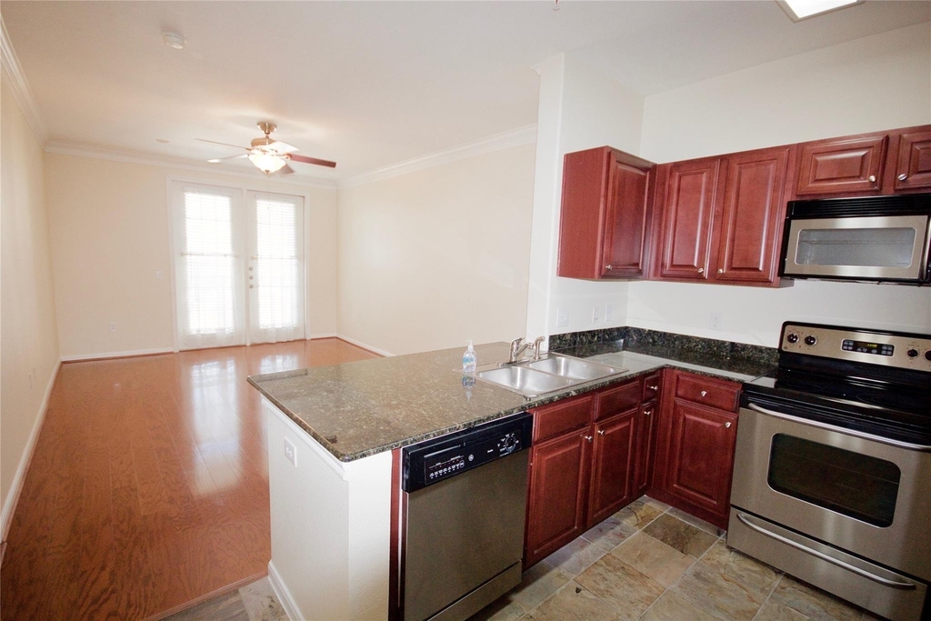 7575 Kirby Drive - Photo 14