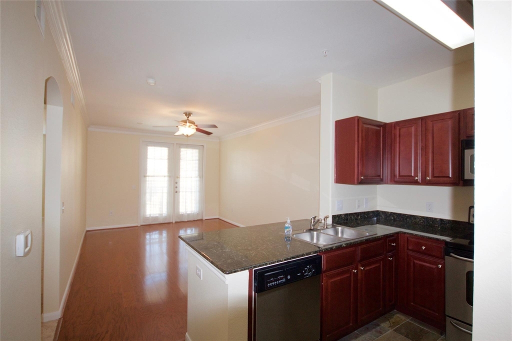 7575 Kirby Drive - Photo 8