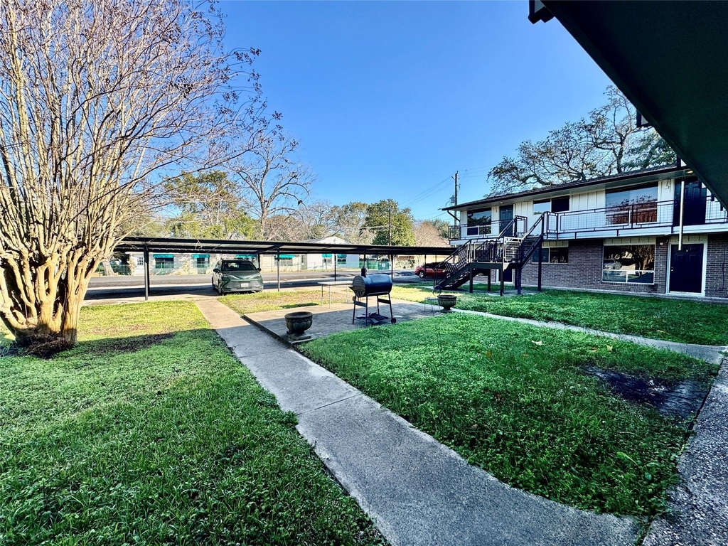 2201 North Grand Boulevard - Photo 1