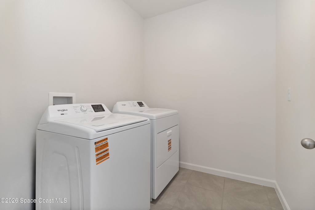 5072 Alabaster Drive - Photo 2
