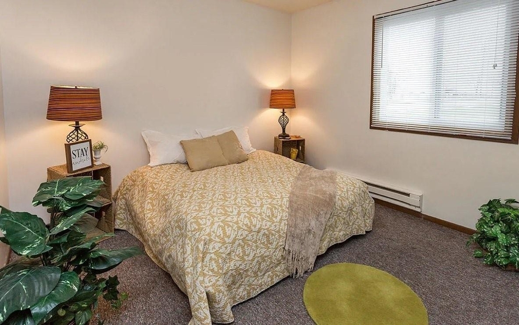918 E 17th Street - Photo 4