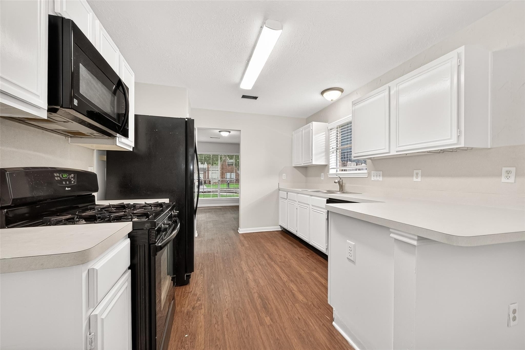 28811 Stapleford Street - Photo 10