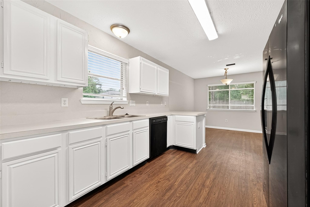 28811 Stapleford Street - Photo 8