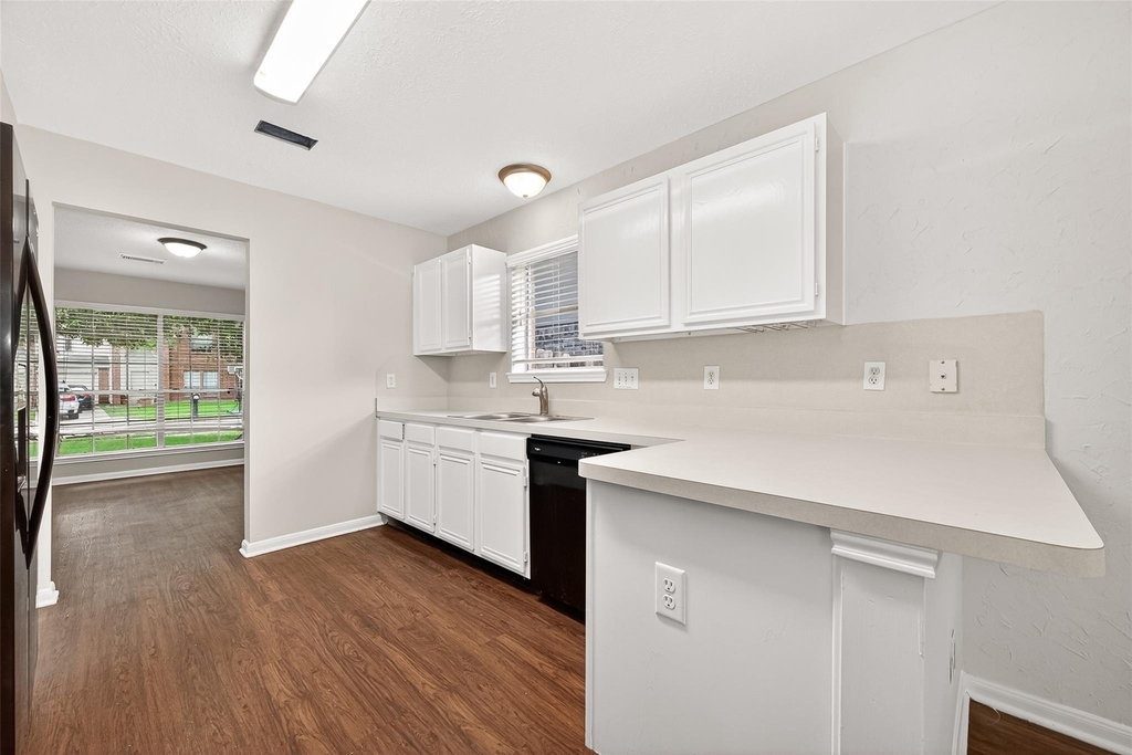 28811 Stapleford Street - Photo 11