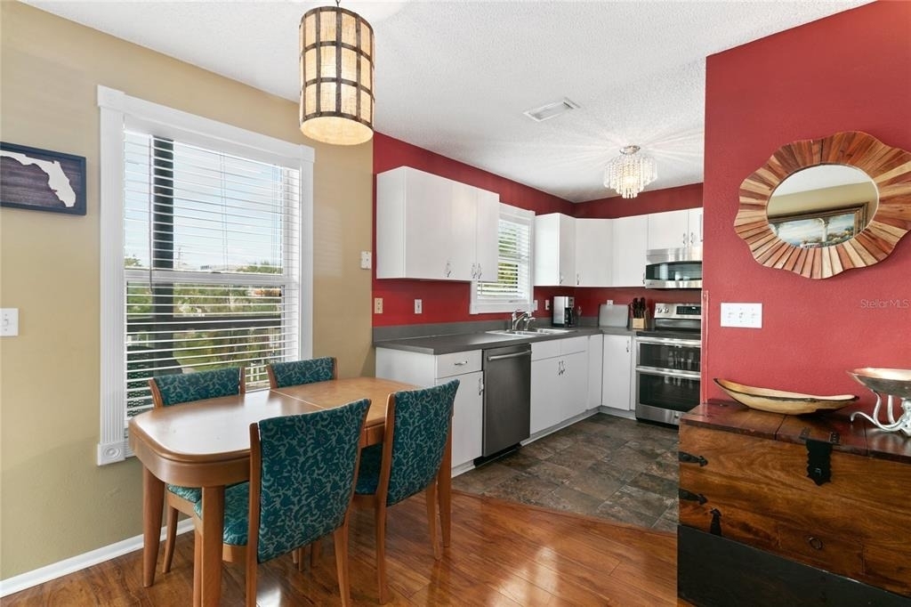 2511 Avenue C - Photo 8
