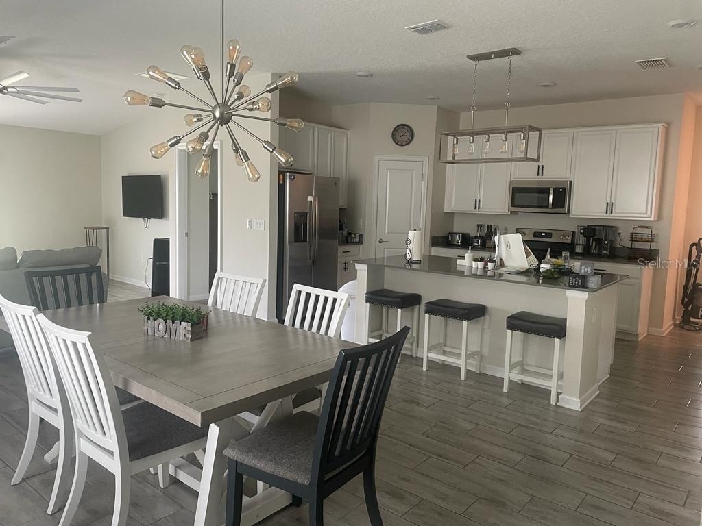 725 Peg Court - Photo 2
