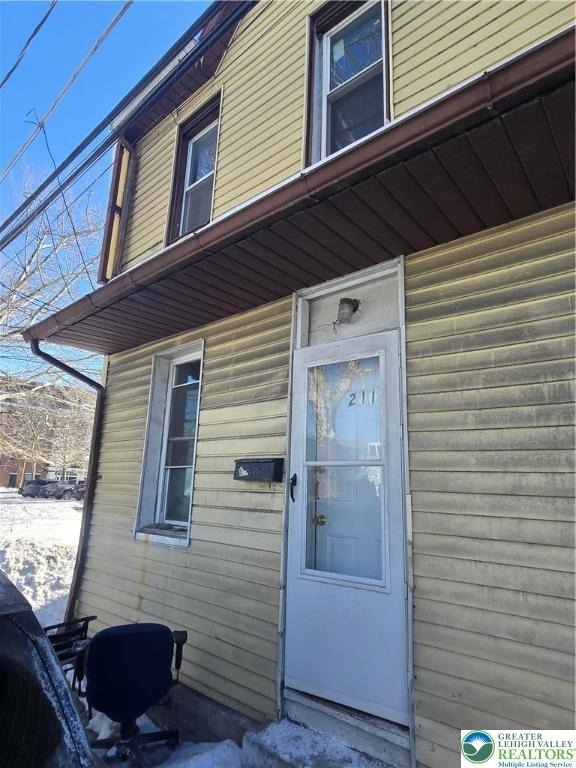 211 Columbia Street - Photo 0