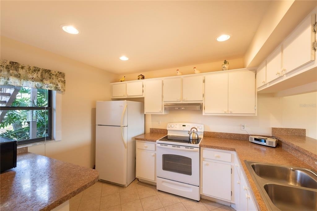 696 Bird Bay Drive W - Photo 7