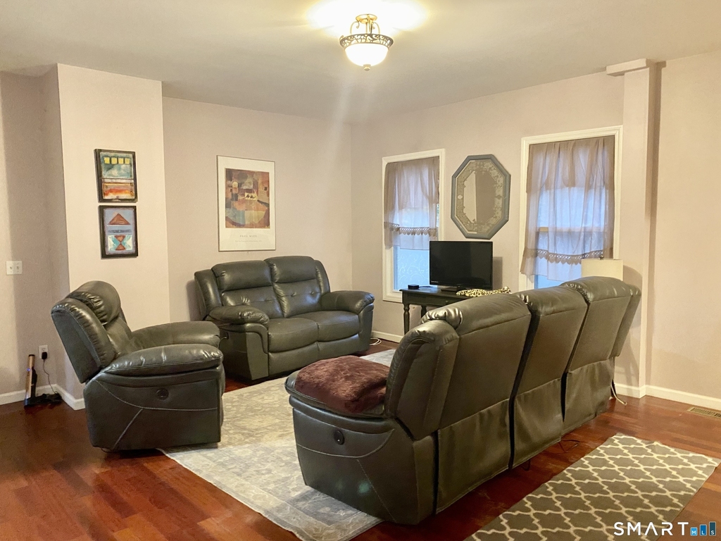 1908 Stratfield Road - Photo 2