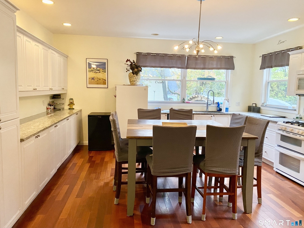 1908 Stratfield Road - Photo 3