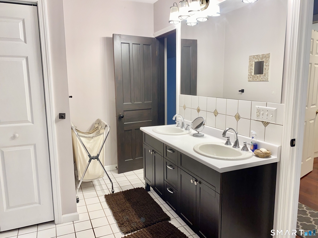 1908 Stratfield Road - Photo 9