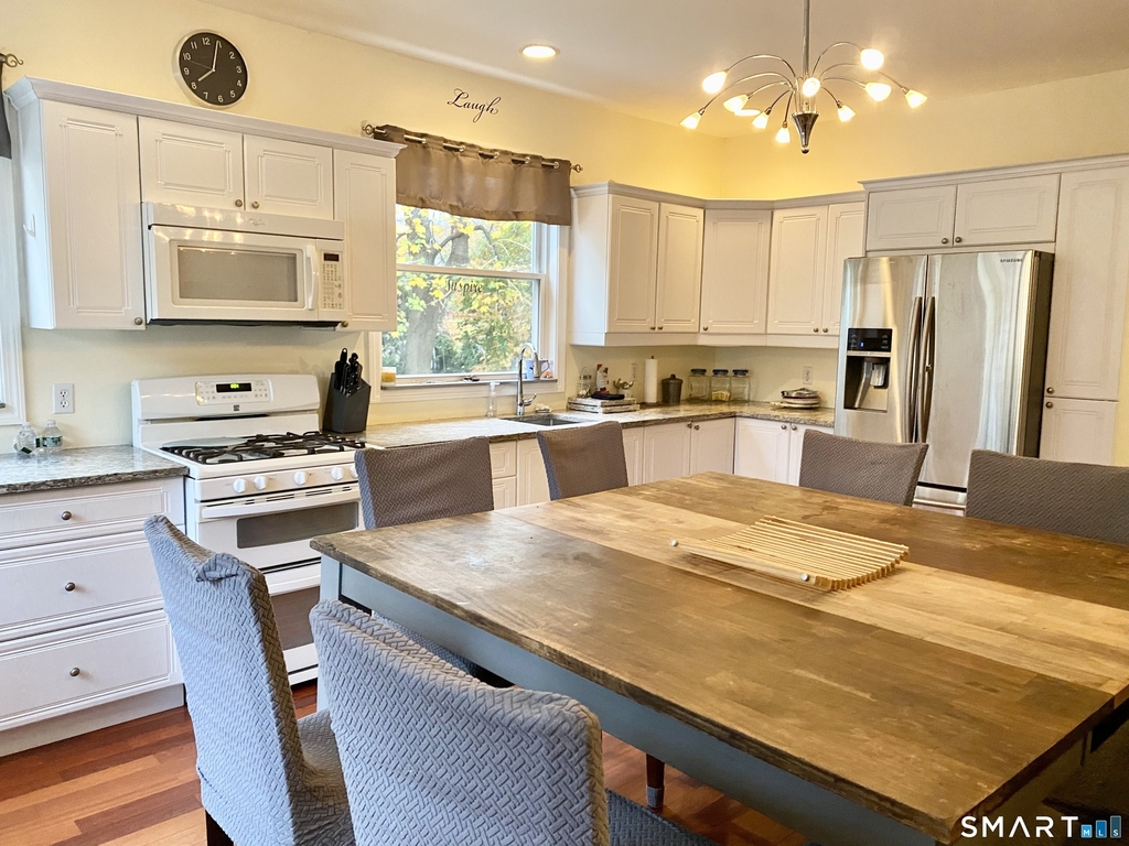 1908 Stratfield Road - Photo 4