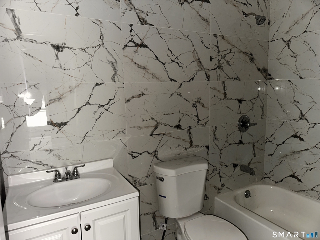 240 Madison Avenue - Photo 11