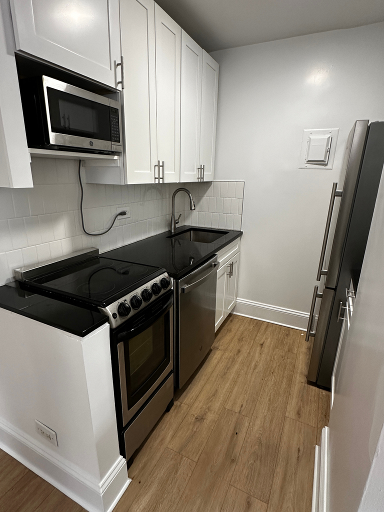West 34th Street - Photo 4