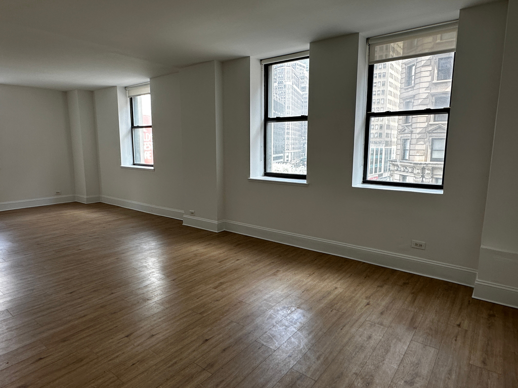 West 34th Street - Photo 9