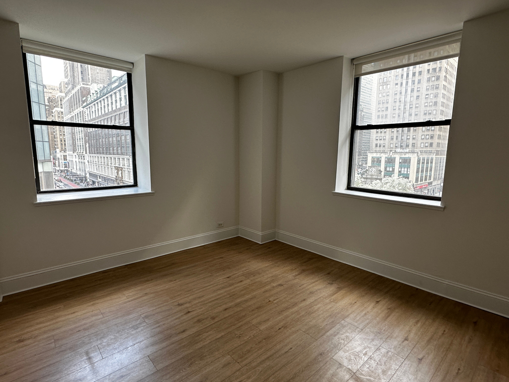 West 34th Street - Photo 3