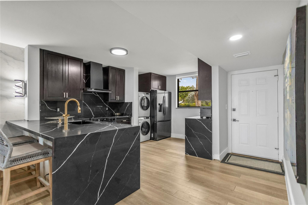 118 Lake Emerald Drive - Photo 4