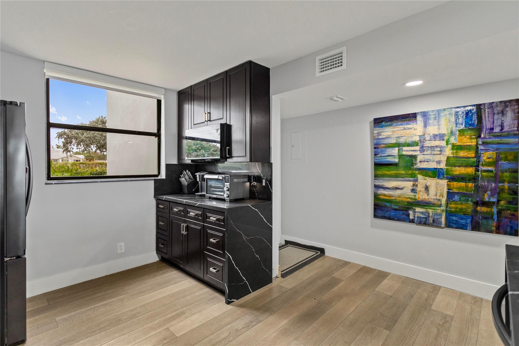 118 Lake Emerald Drive - Photo 3