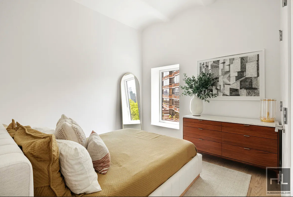 1st Avenue - Photo 4