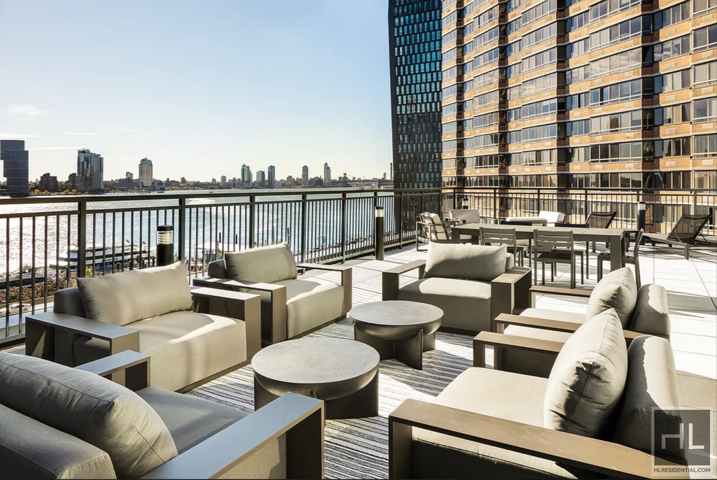 1st Avenue - Photo 18