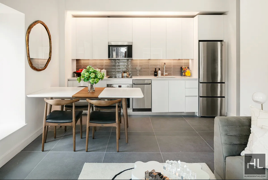 1st Avenue - Photo 2