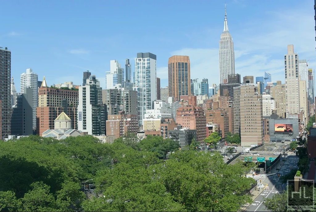 1st Avenue - Photo 7