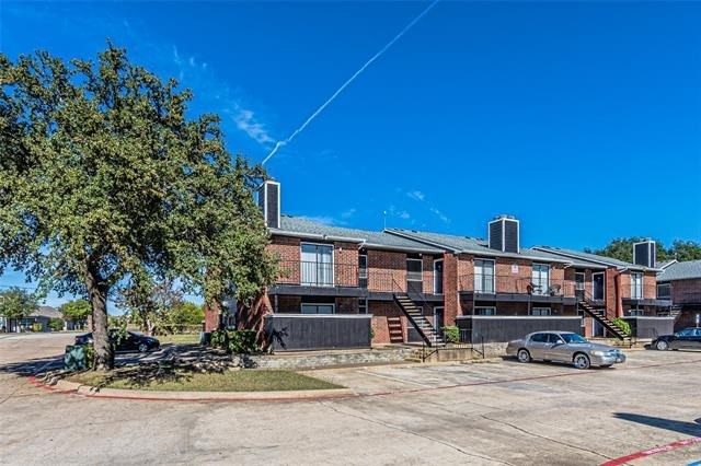 300 W Wintergreen Road - Photo 1