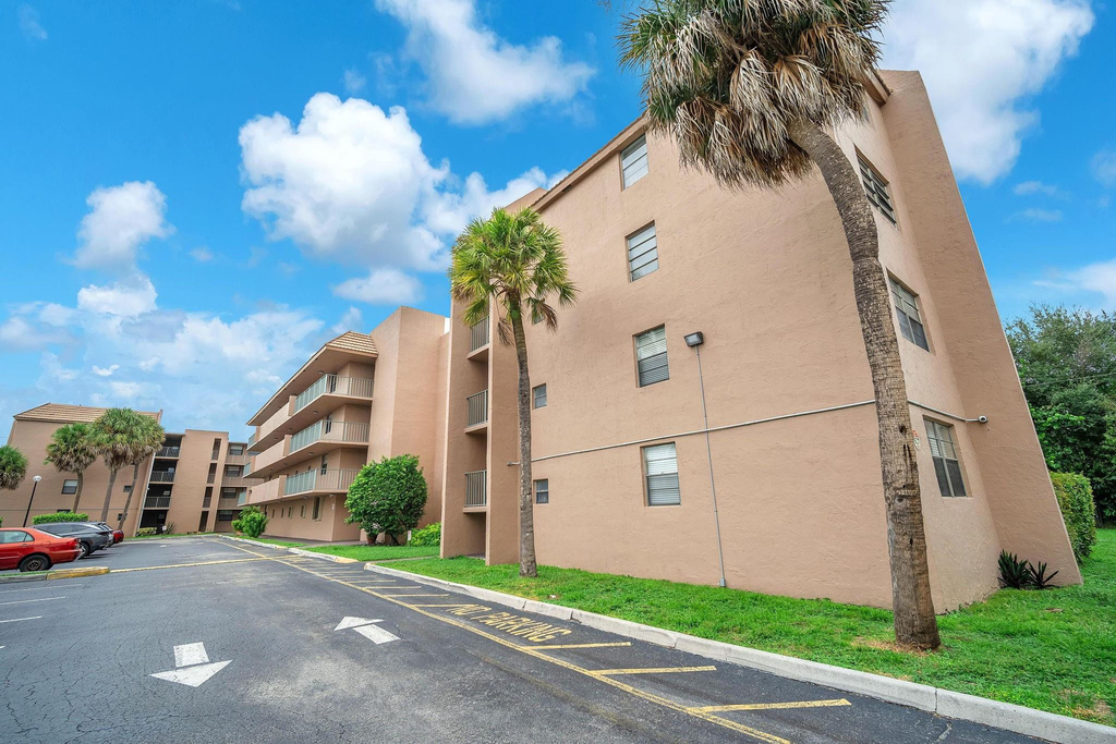 3100 N Pine Island Road - Photo 24